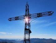 23 Alla croce di vetta dello Zuc de Valmana (1546 m) 